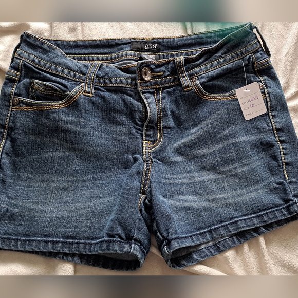 a.n.a (A New Approach) Denim Shorts, sz 6 - Picture 1 of 3